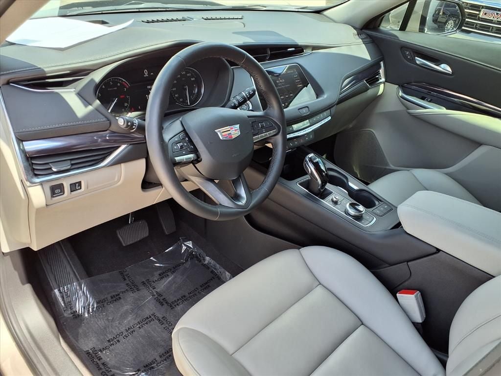 2023 Cadillac XT4 Luxury