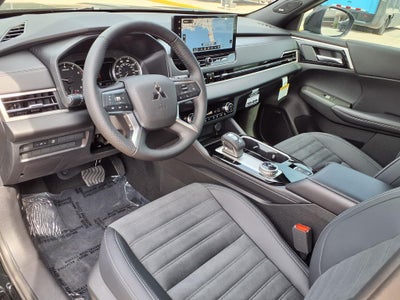 2026 Mitsubishi Outlander LE