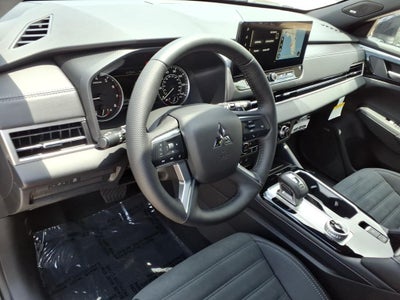 2026 Mitsubishi Outlander LE