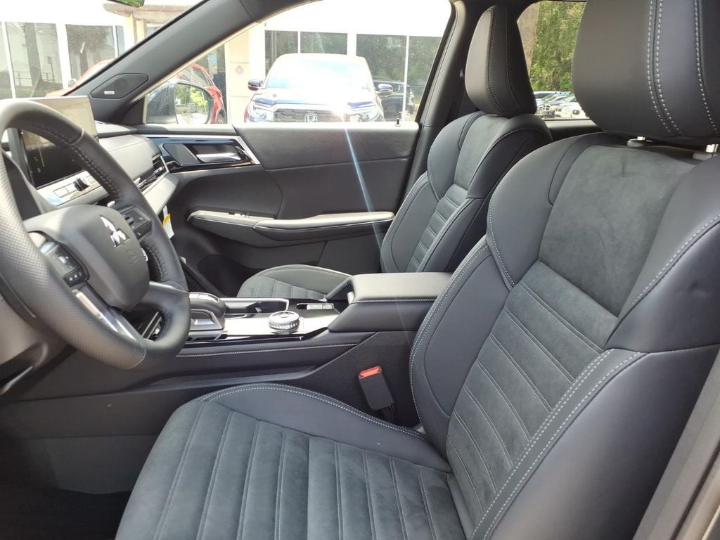 2026 Mitsubishi Outlander LE