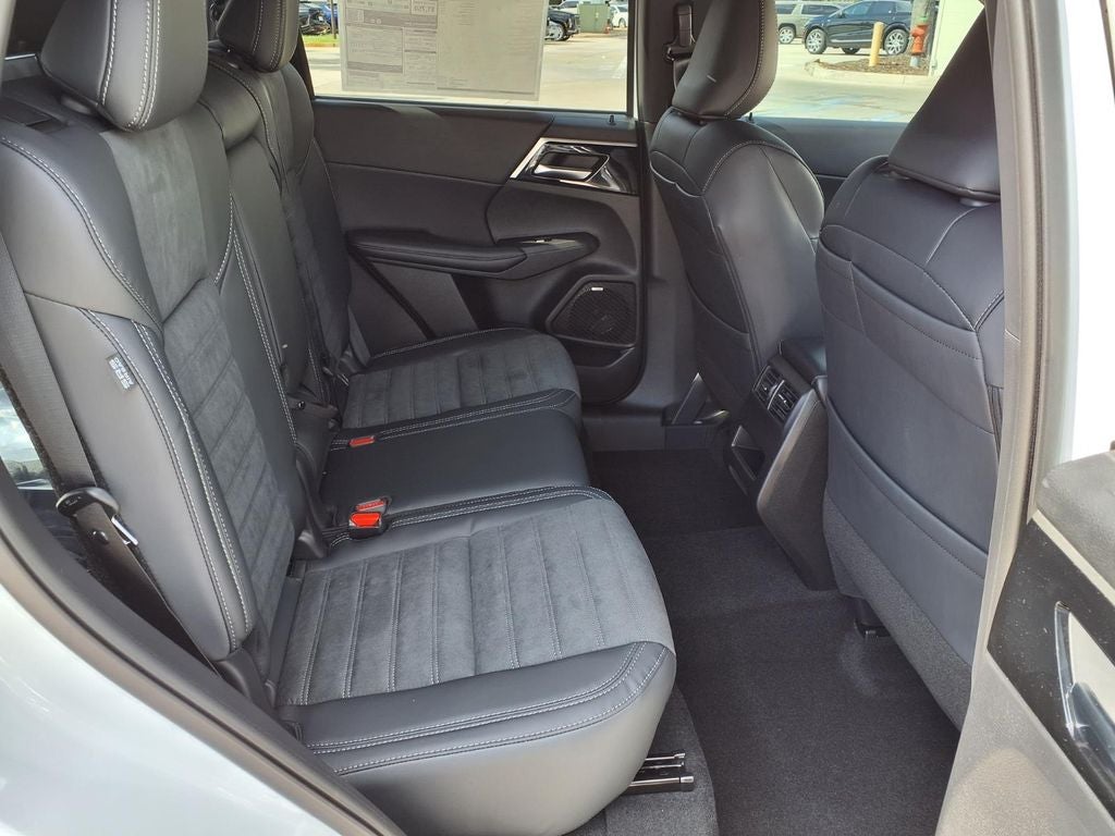 2026 Mitsubishi Outlander LE