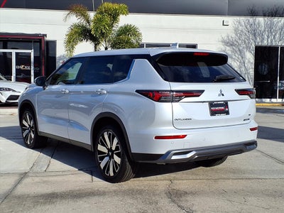 2026 Mitsubishi Outlander SE