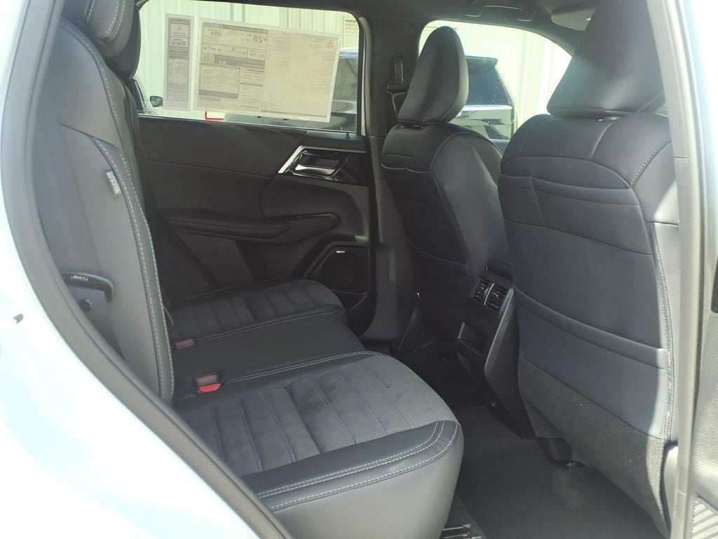 2026 Mitsubishi Outlander LE