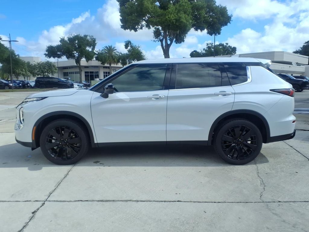 2026 Mitsubishi Outlander LE