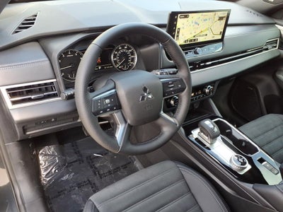 2026 Mitsubishi Outlander LE