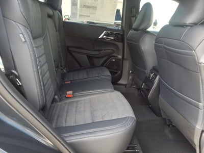 2026 Mitsubishi Outlander LE