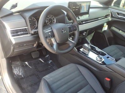 2026 Mitsubishi Outlander LE