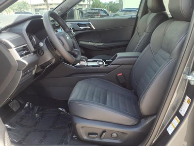 2026 Mitsubishi Outlander LE