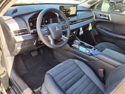 2026 Mitsubishi Outlander SE