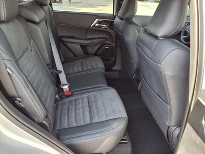 2026 Mitsubishi Outlander SE