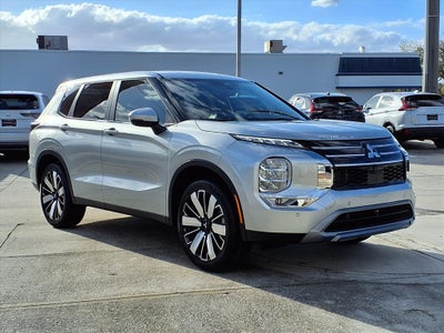2026 Mitsubishi Outlander SE