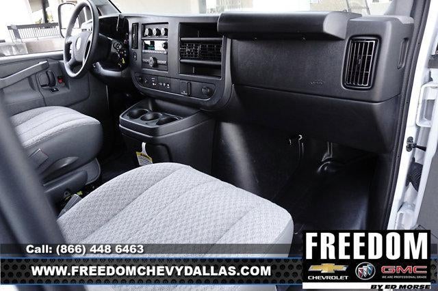 2025 GMC Savana Cargo Base