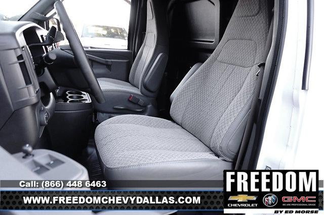 2025 GMC Savana Cargo Base