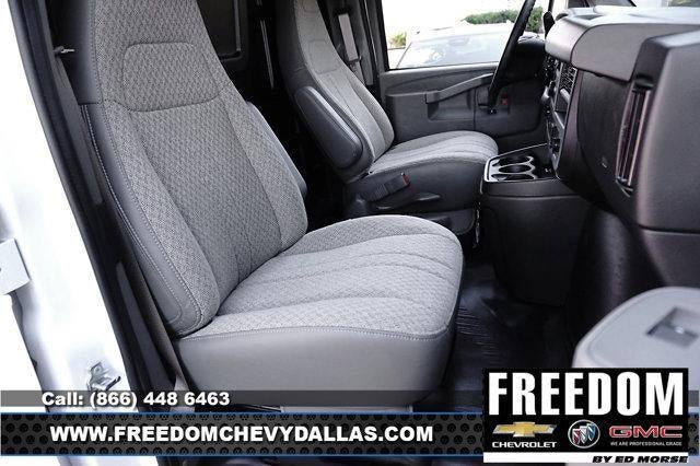 2025 GMC Savana Cargo Base