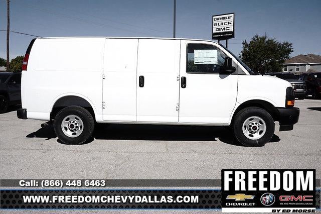 2025 GMC Savana Cargo Base