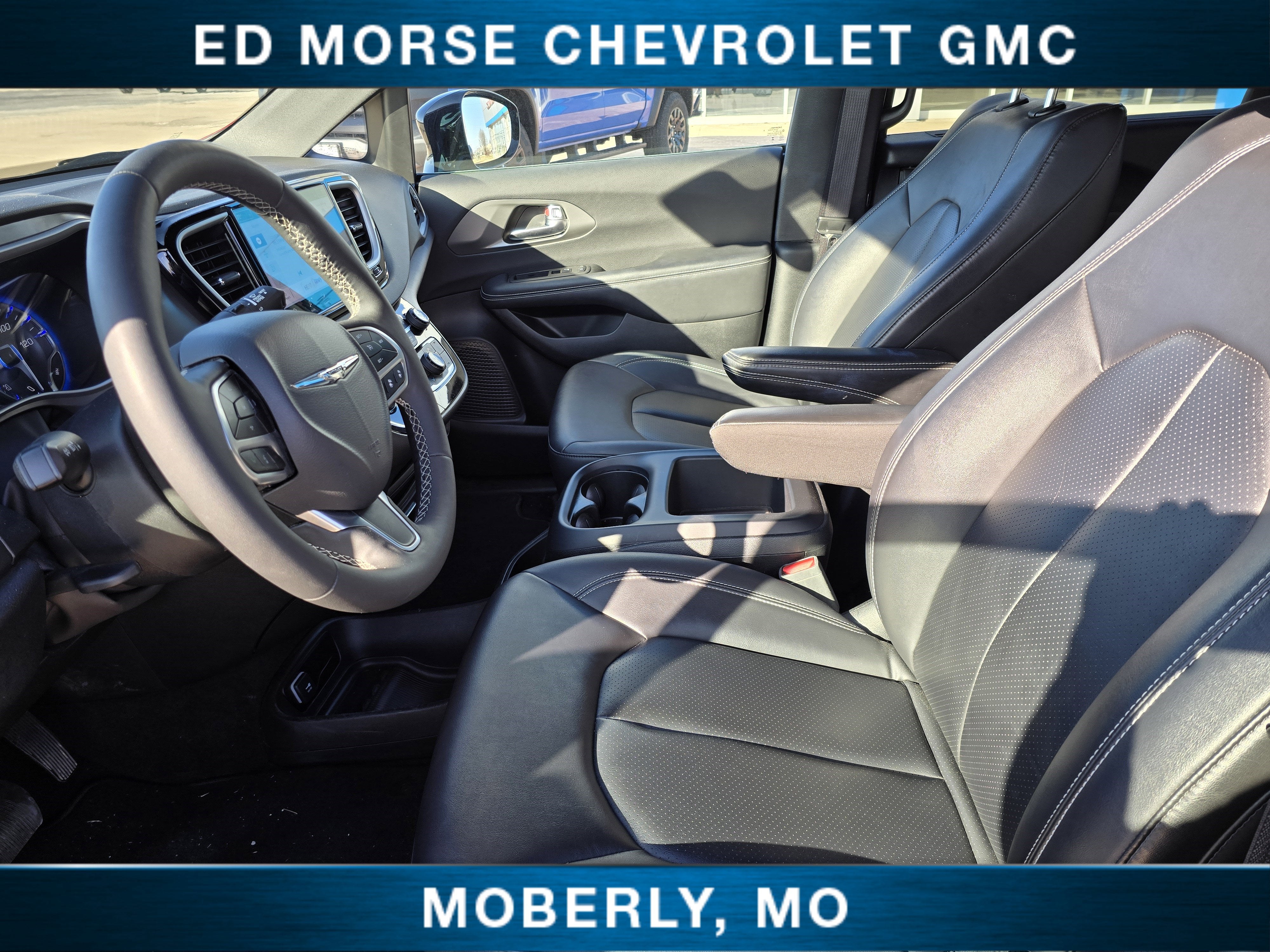 2025 Chrysler Pacifica Select