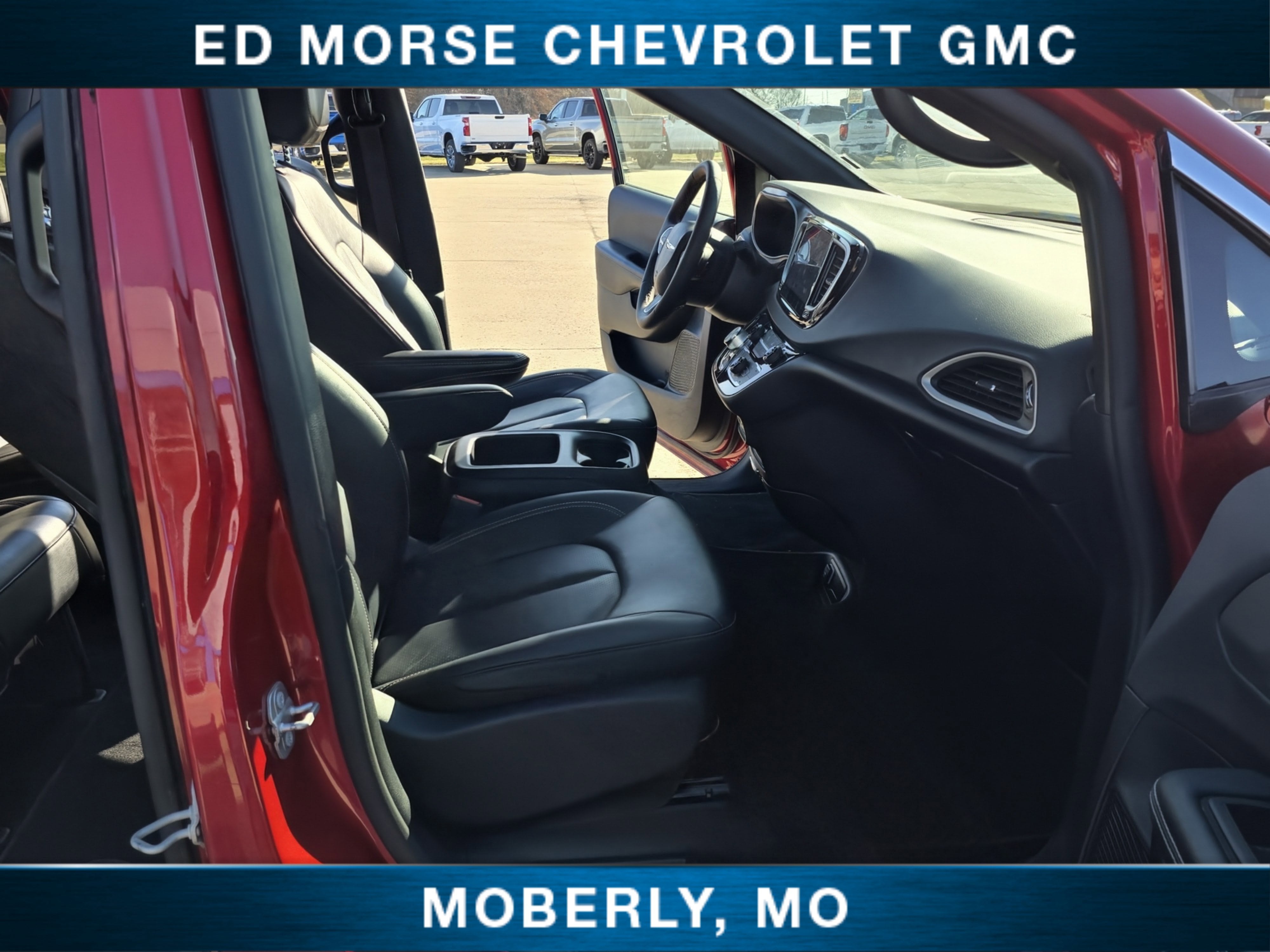 2025 Chrysler Pacifica Select