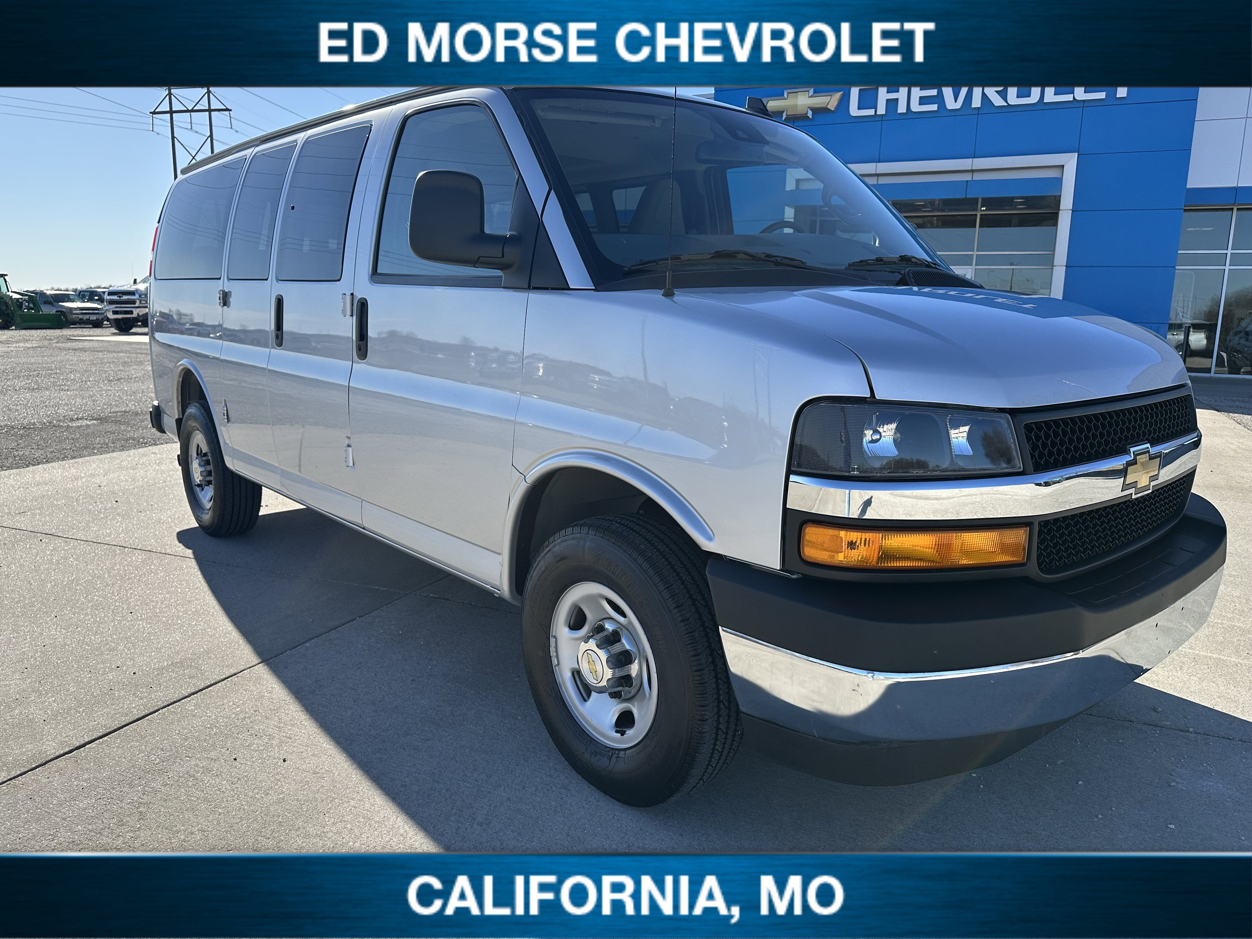2024 Chevrolet Express Passenger 2500 1LT