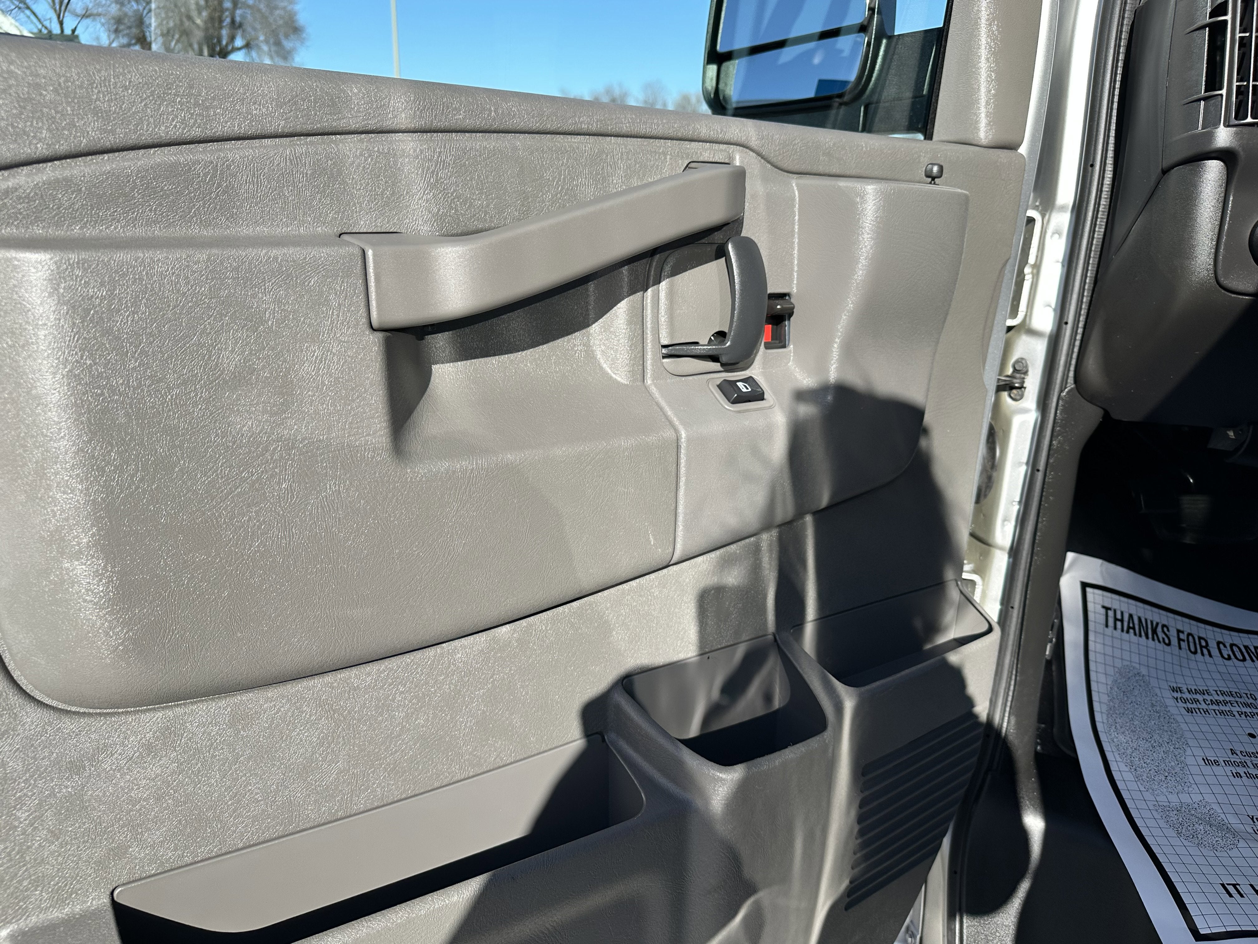 2024 Chevrolet Express Passenger 2500 1LT