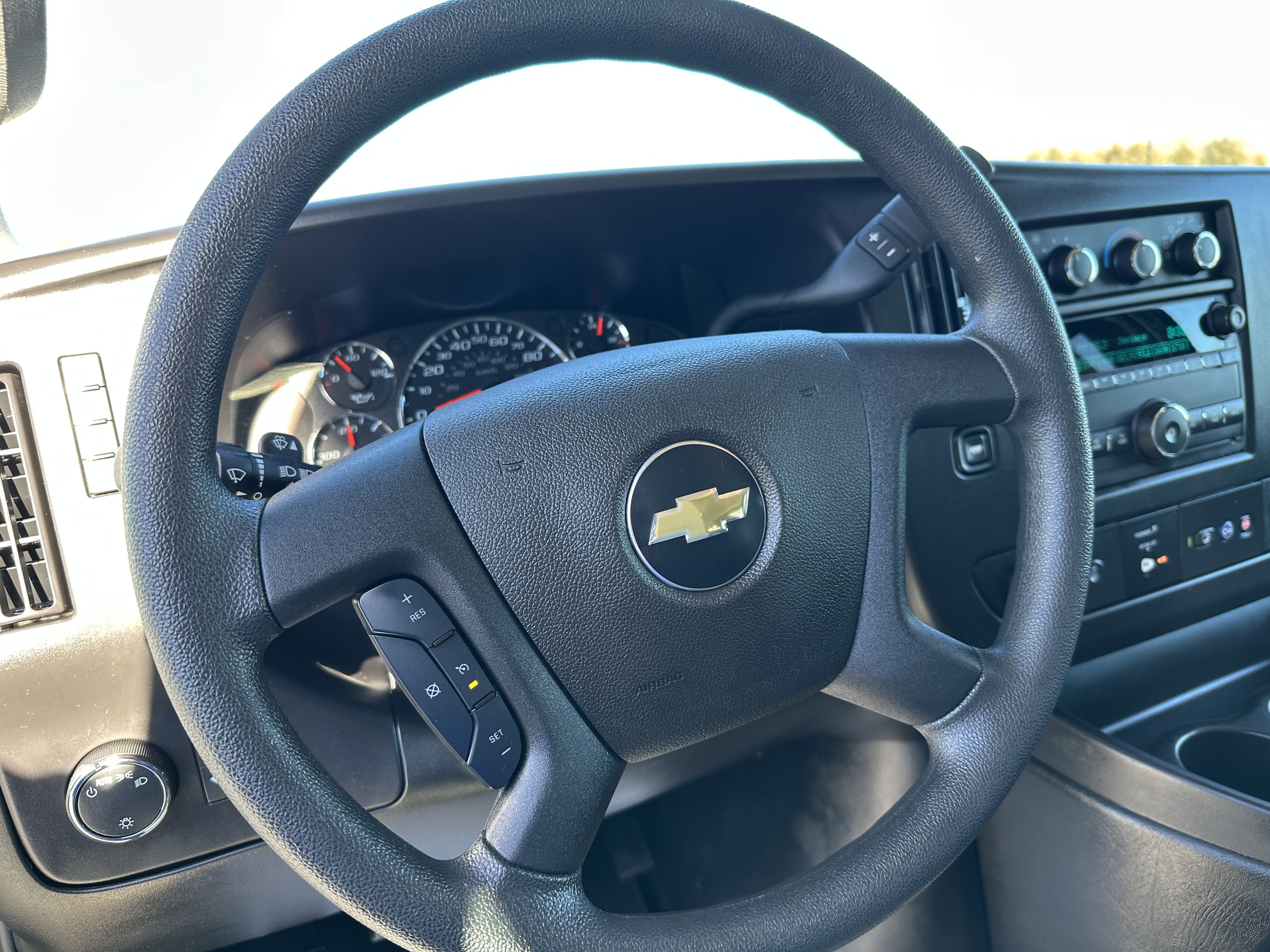 2024 Chevrolet Express Passenger 2500 1LT