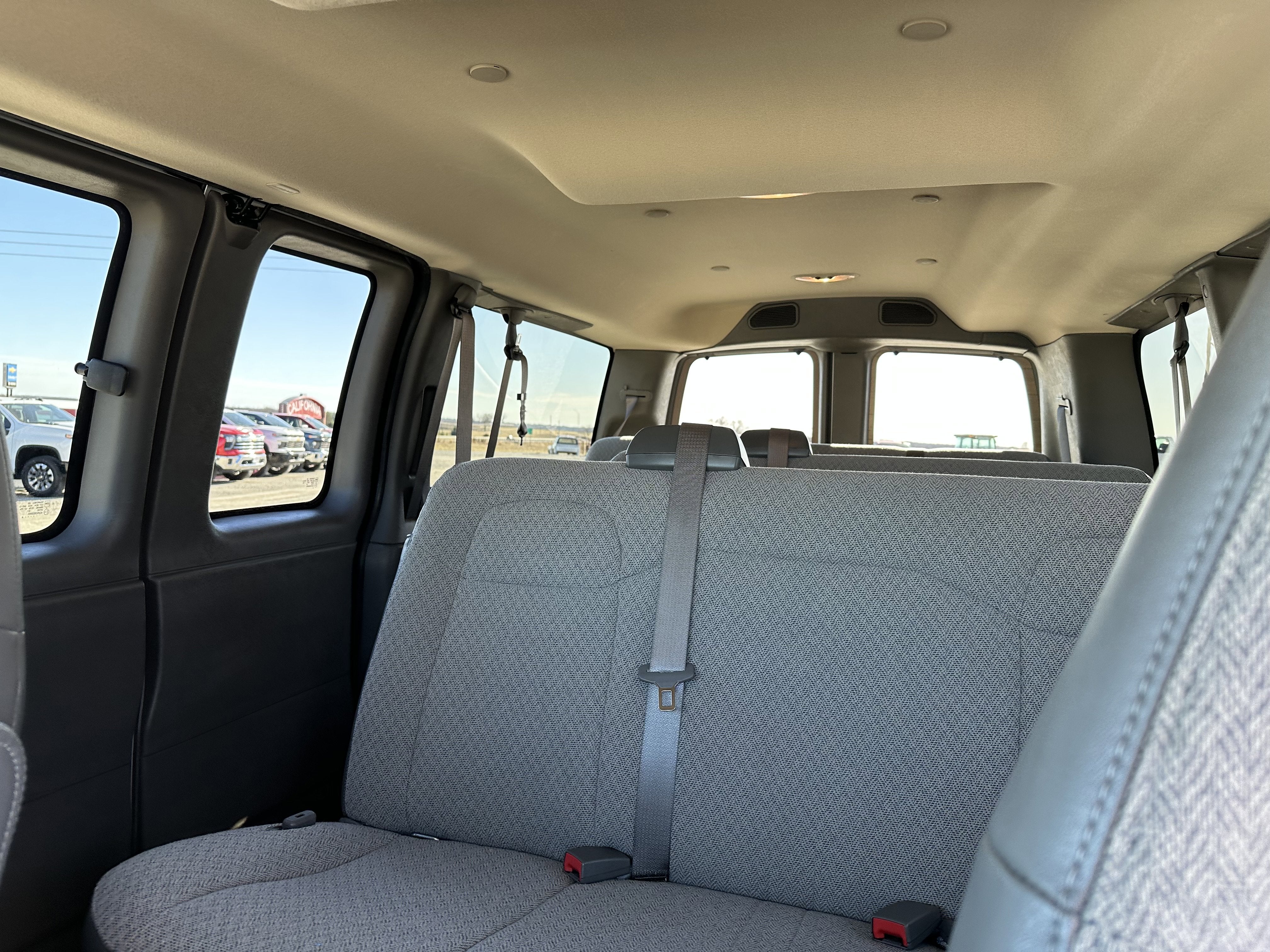 2024 Chevrolet Express Passenger 2500 1LT