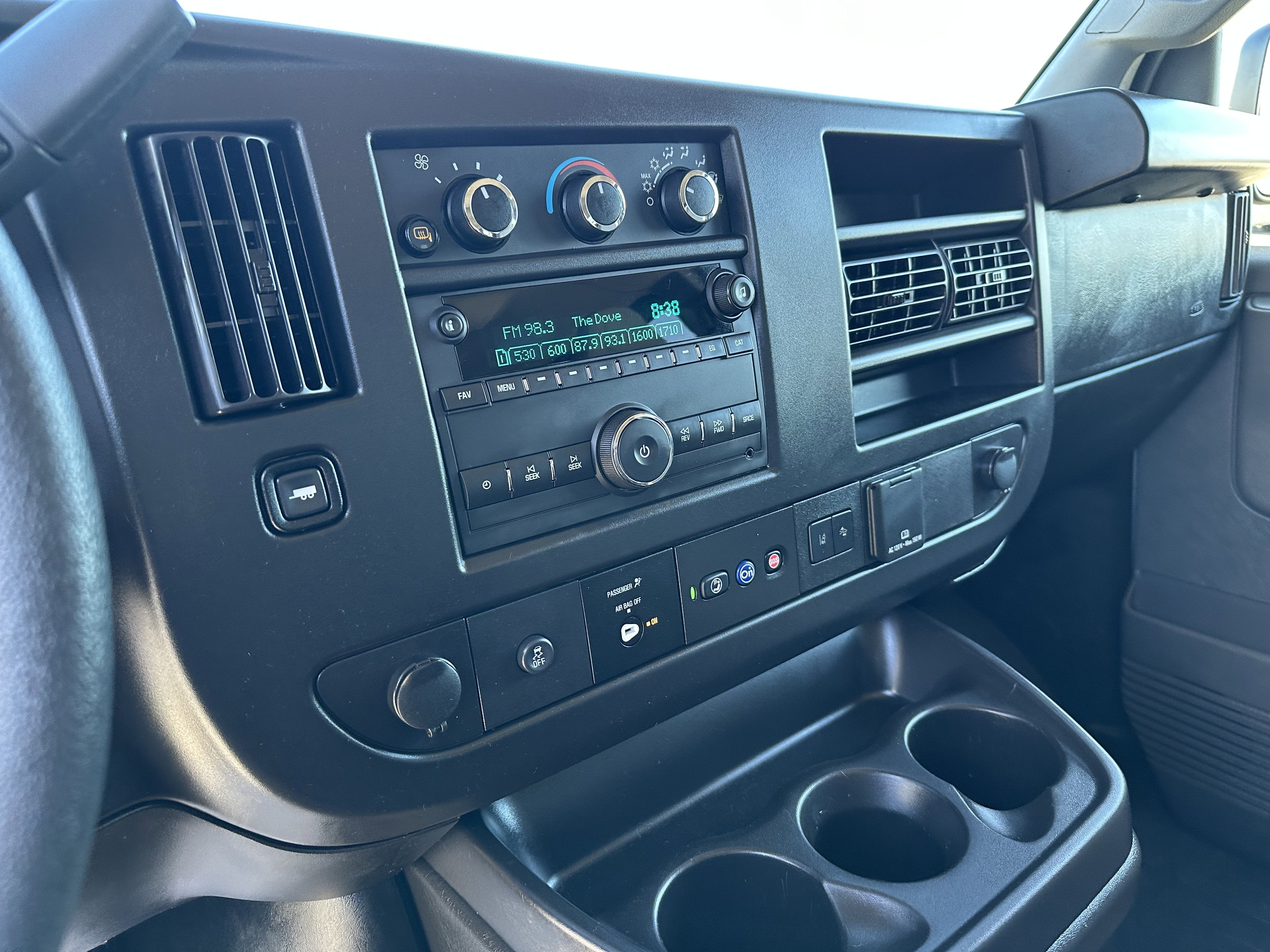 2024 Chevrolet Express Passenger 2500 1LT