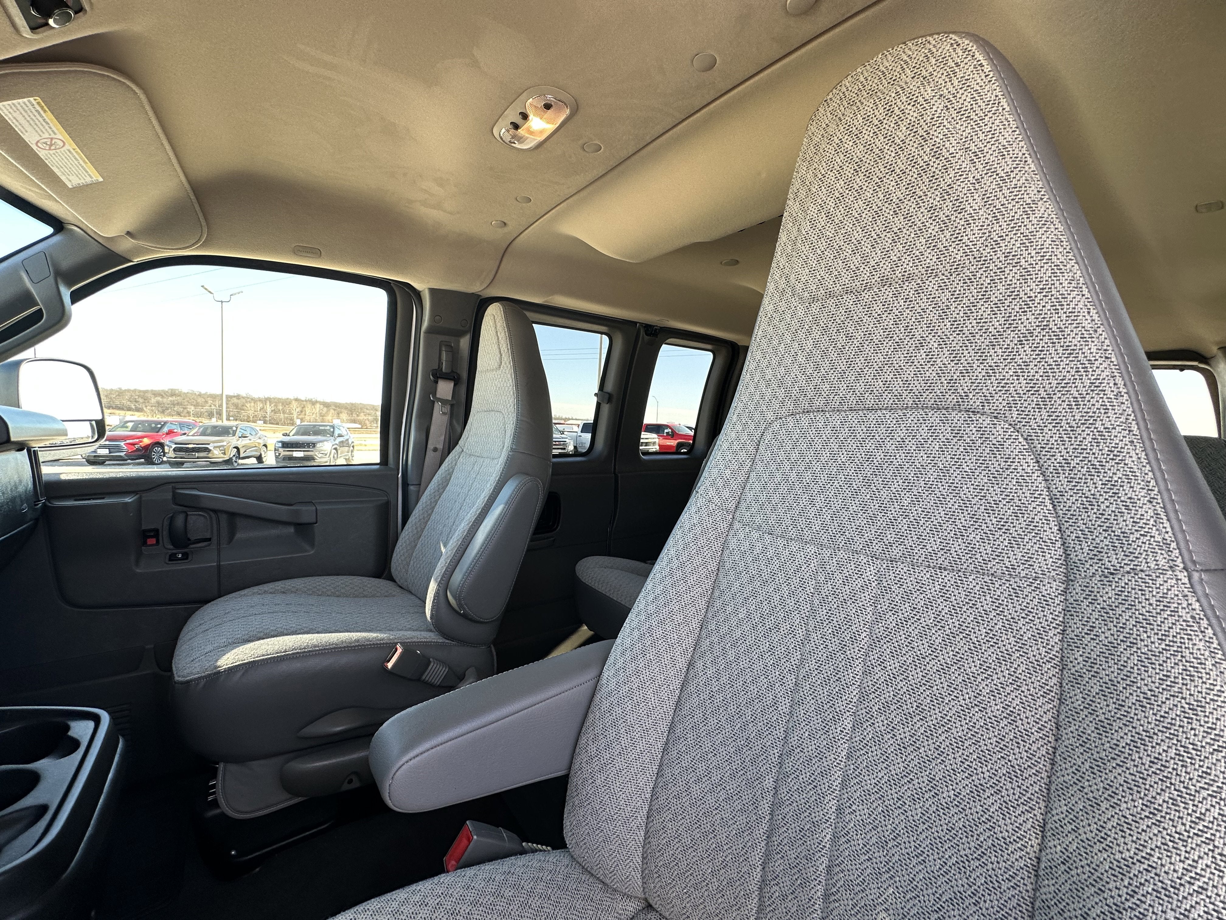 2024 Chevrolet Express Passenger 2500 1LT