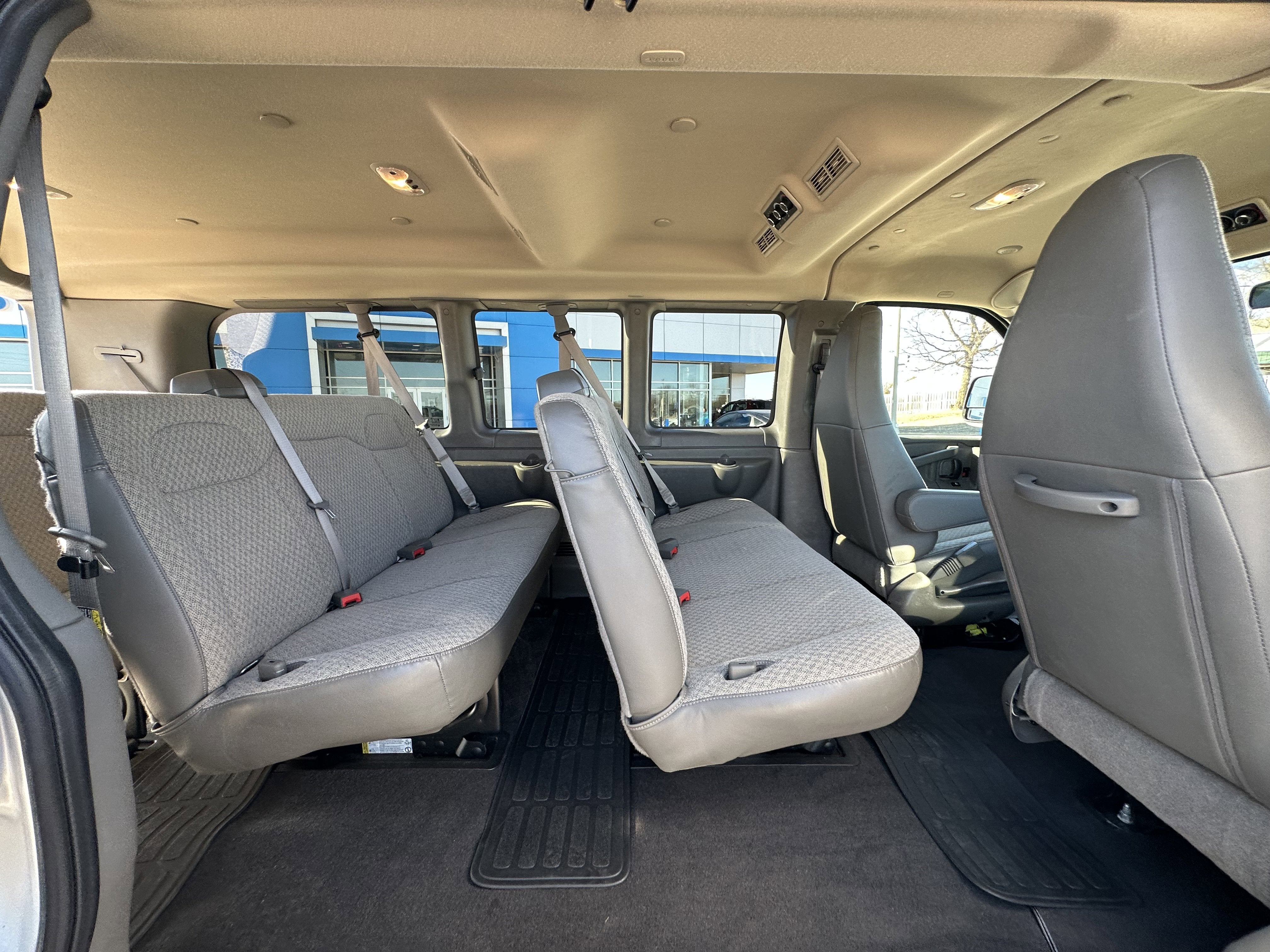2024 Chevrolet Express Passenger 2500 1LT