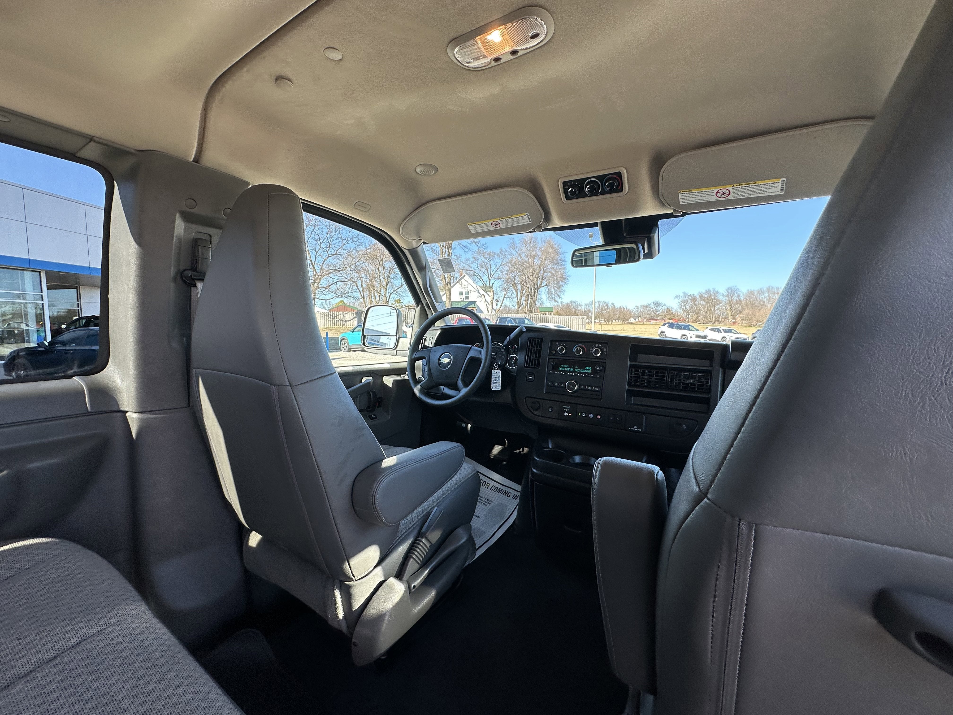 2024 Chevrolet Express Passenger 2500 1LT