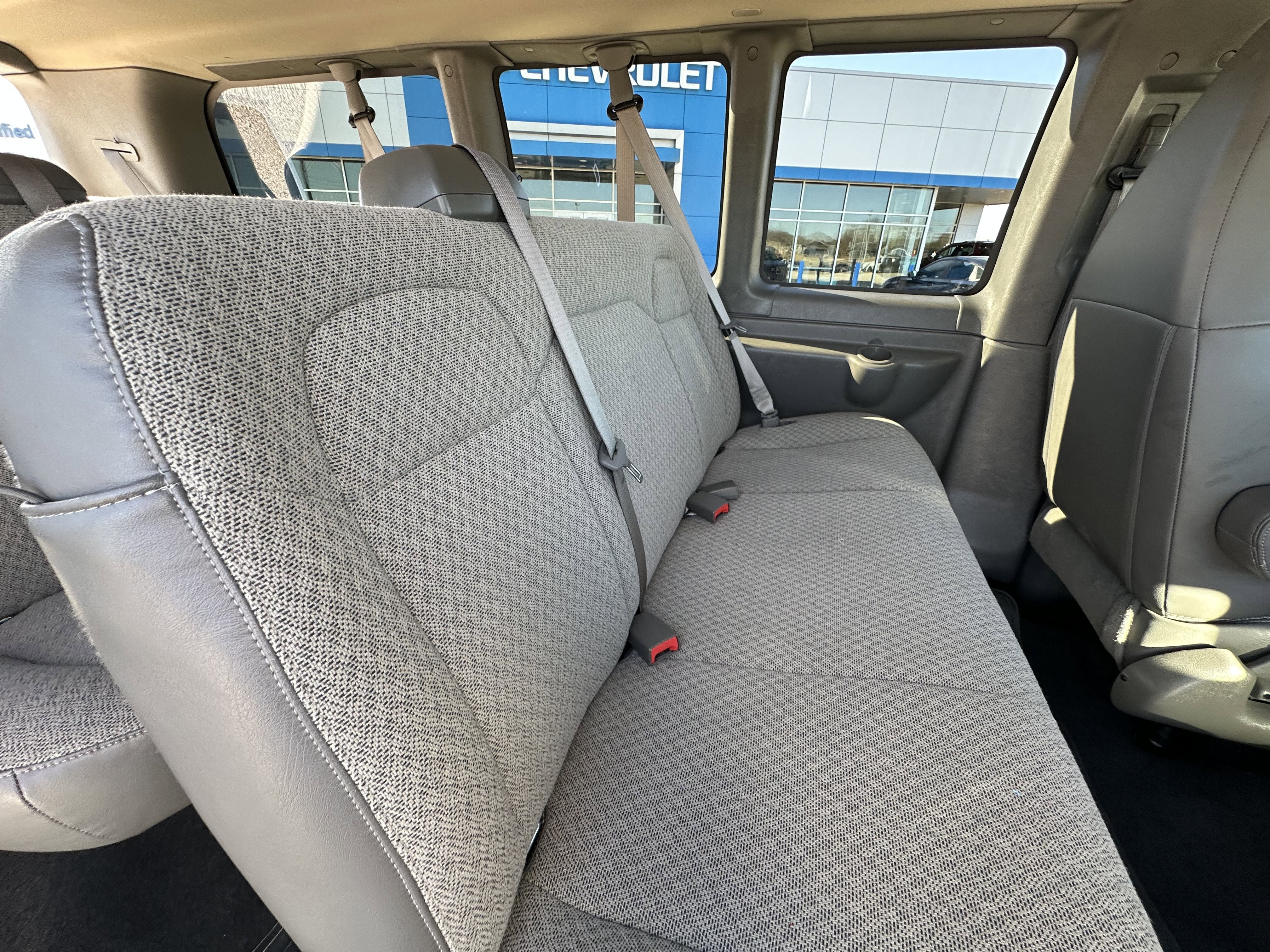 2024 Chevrolet Express Passenger 2500 1LT
