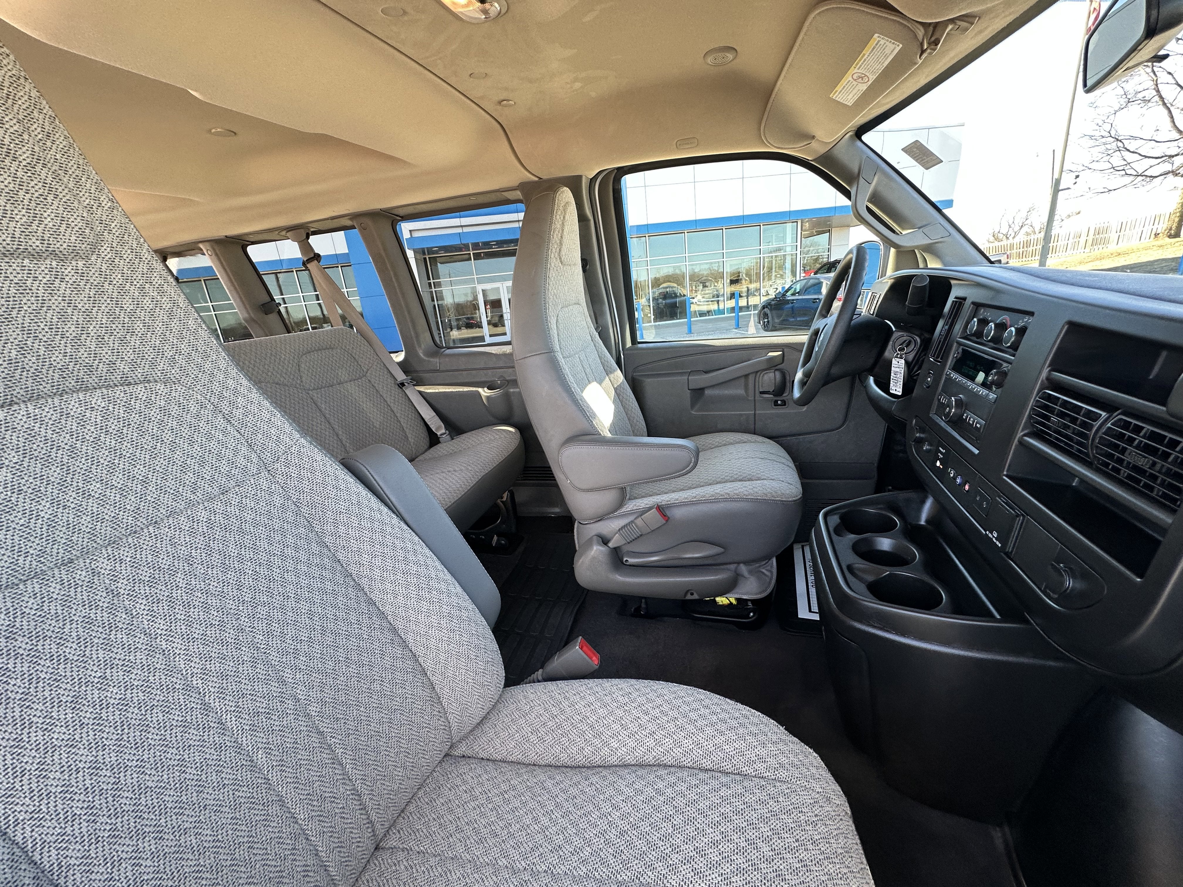 2024 Chevrolet Express Passenger 2500 1LT