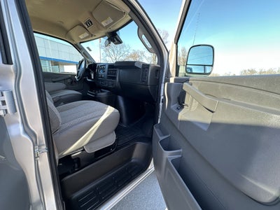 2024 Chevrolet Express Passenger 2500 1LT
