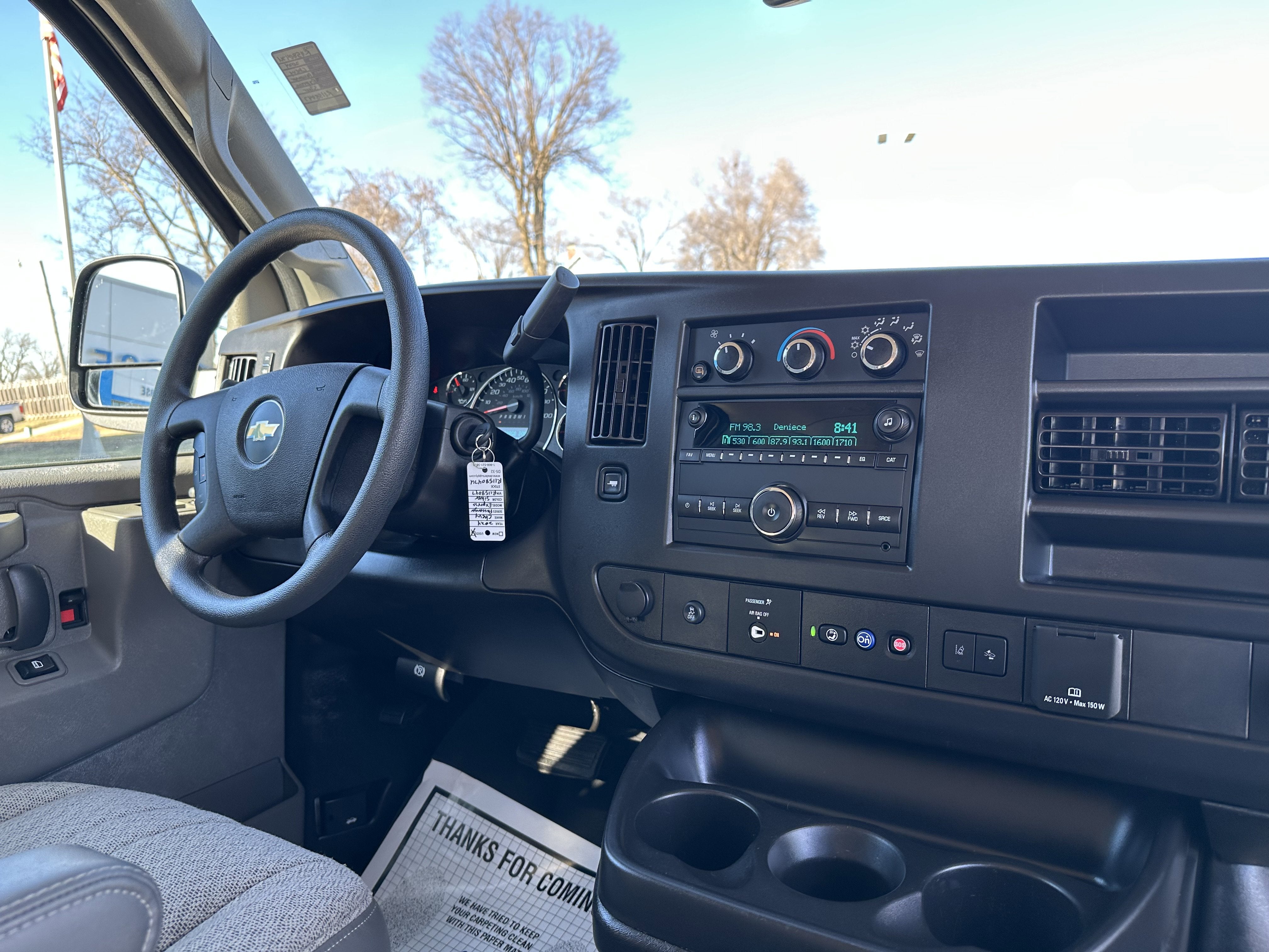 2024 Chevrolet Express Passenger 2500 1LT