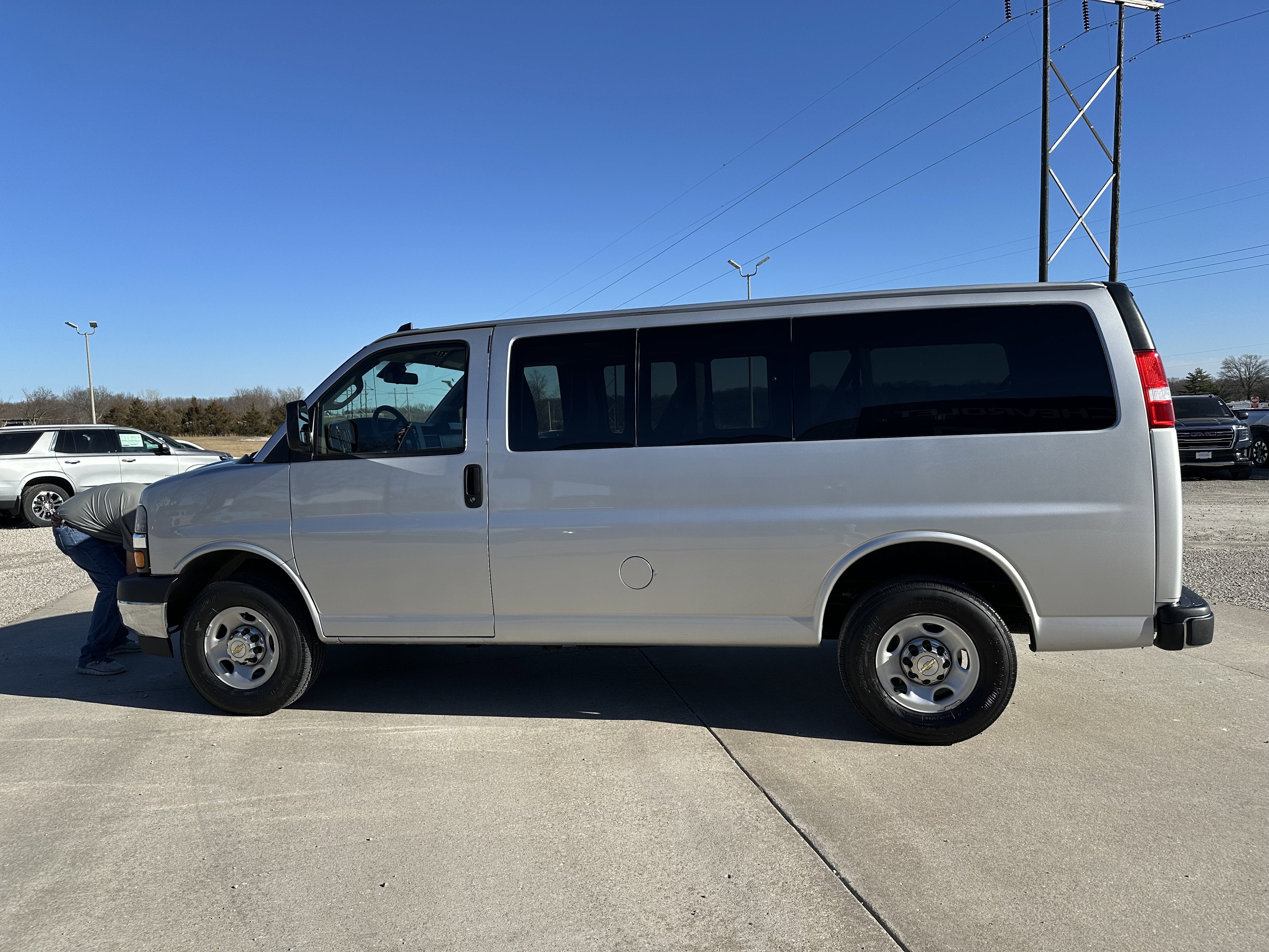 2024 Chevrolet Express Passenger 2500 1LT