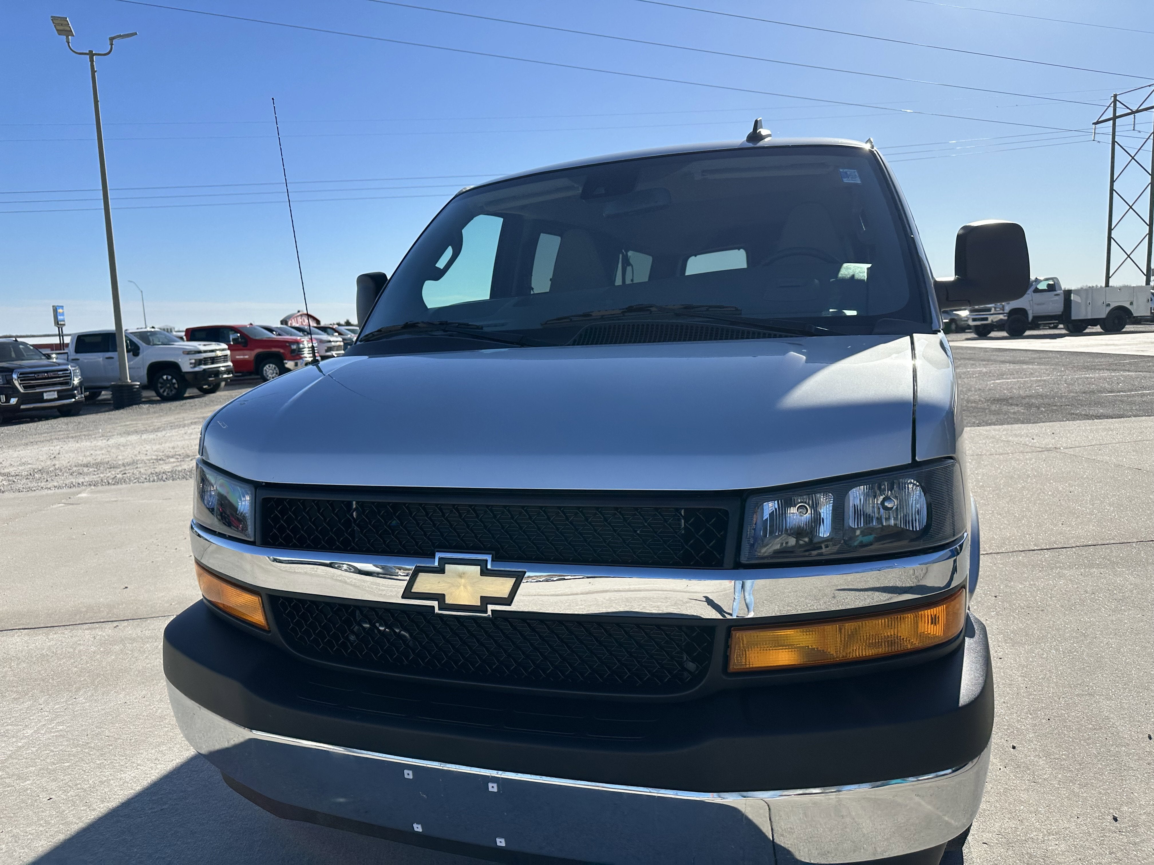 2024 Chevrolet Express Passenger 2500 1LT