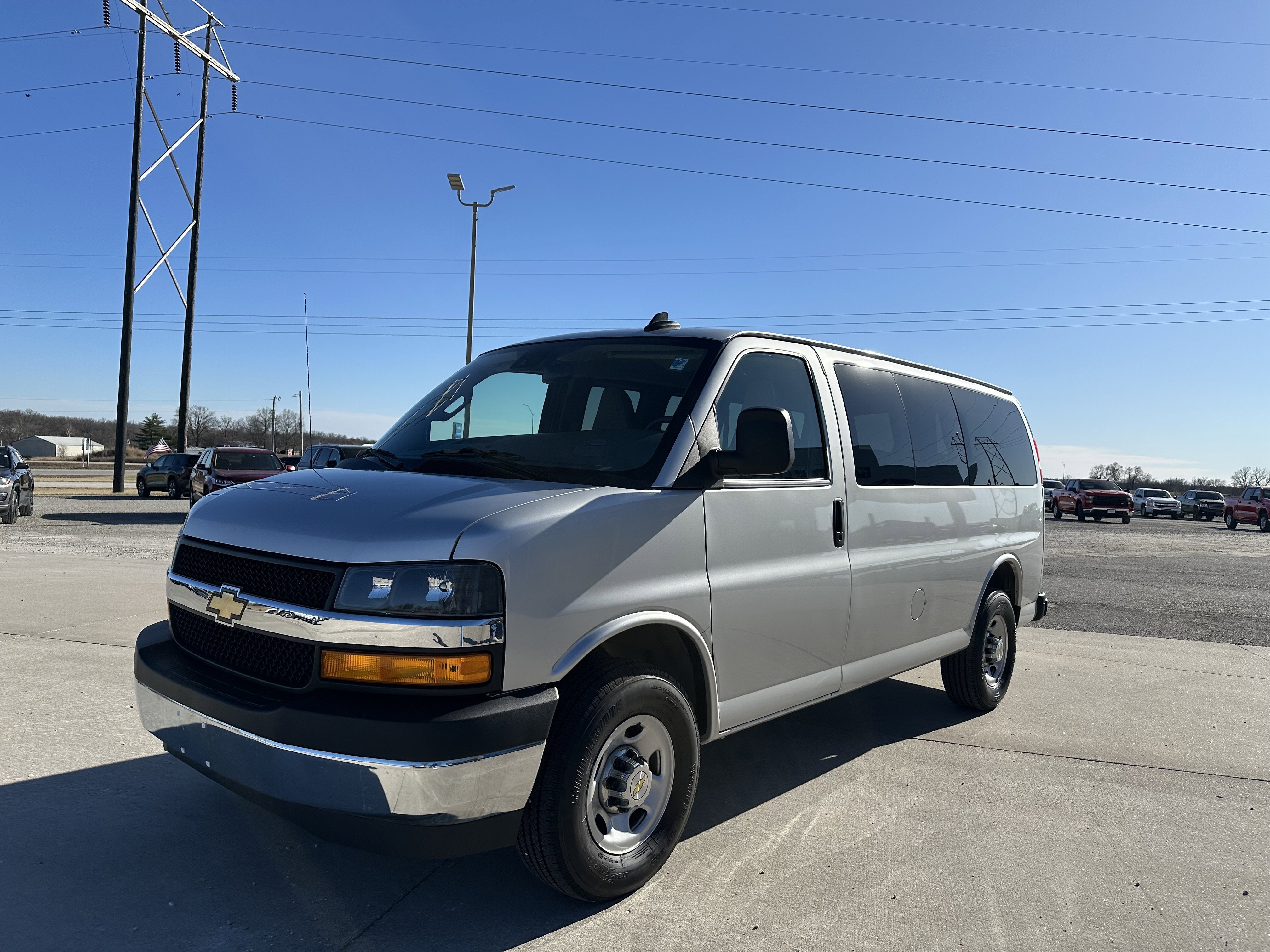 2024 Chevrolet Express Passenger 2500 1LT