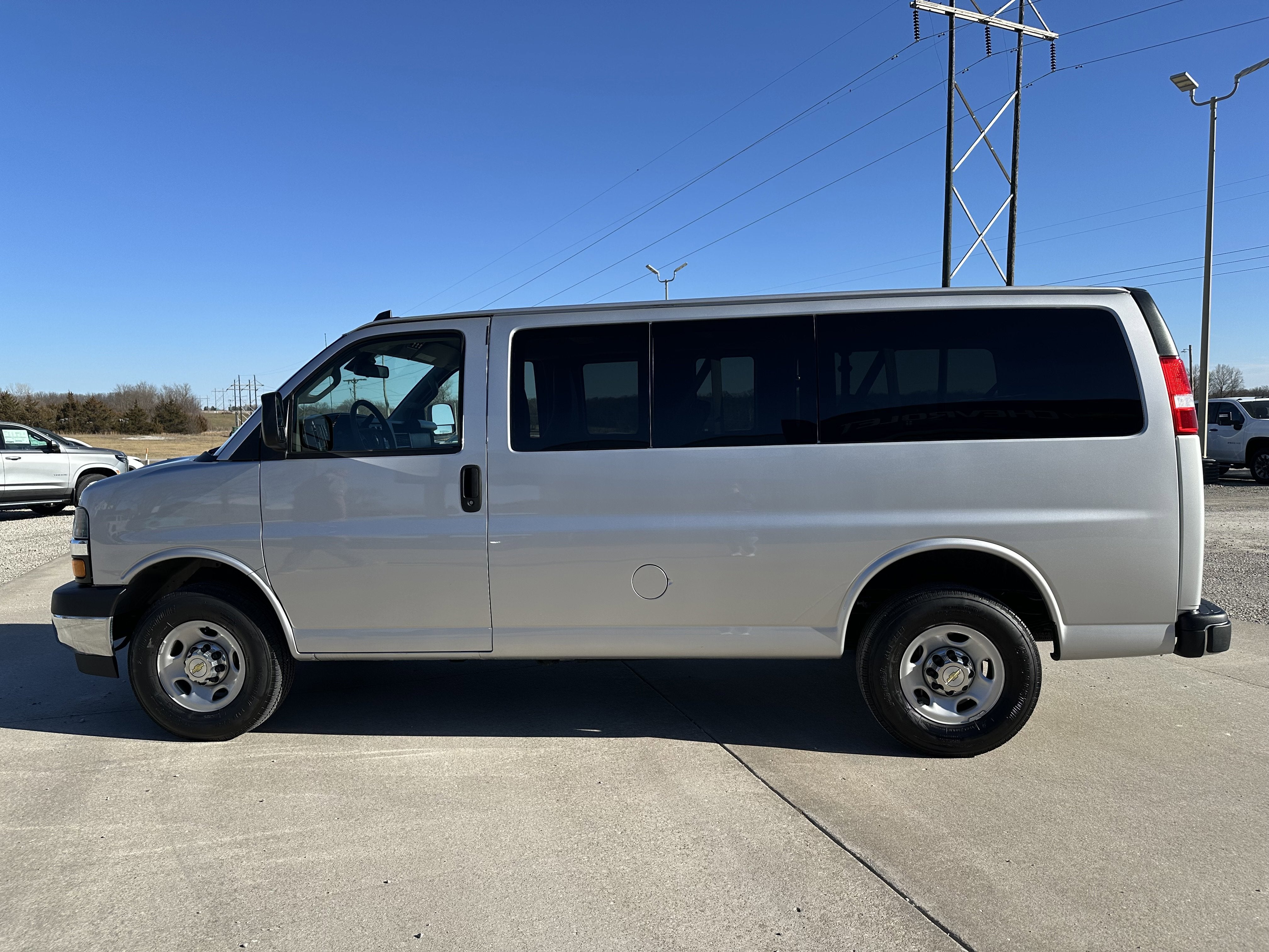 2024 Chevrolet Express Passenger 2500 1LT