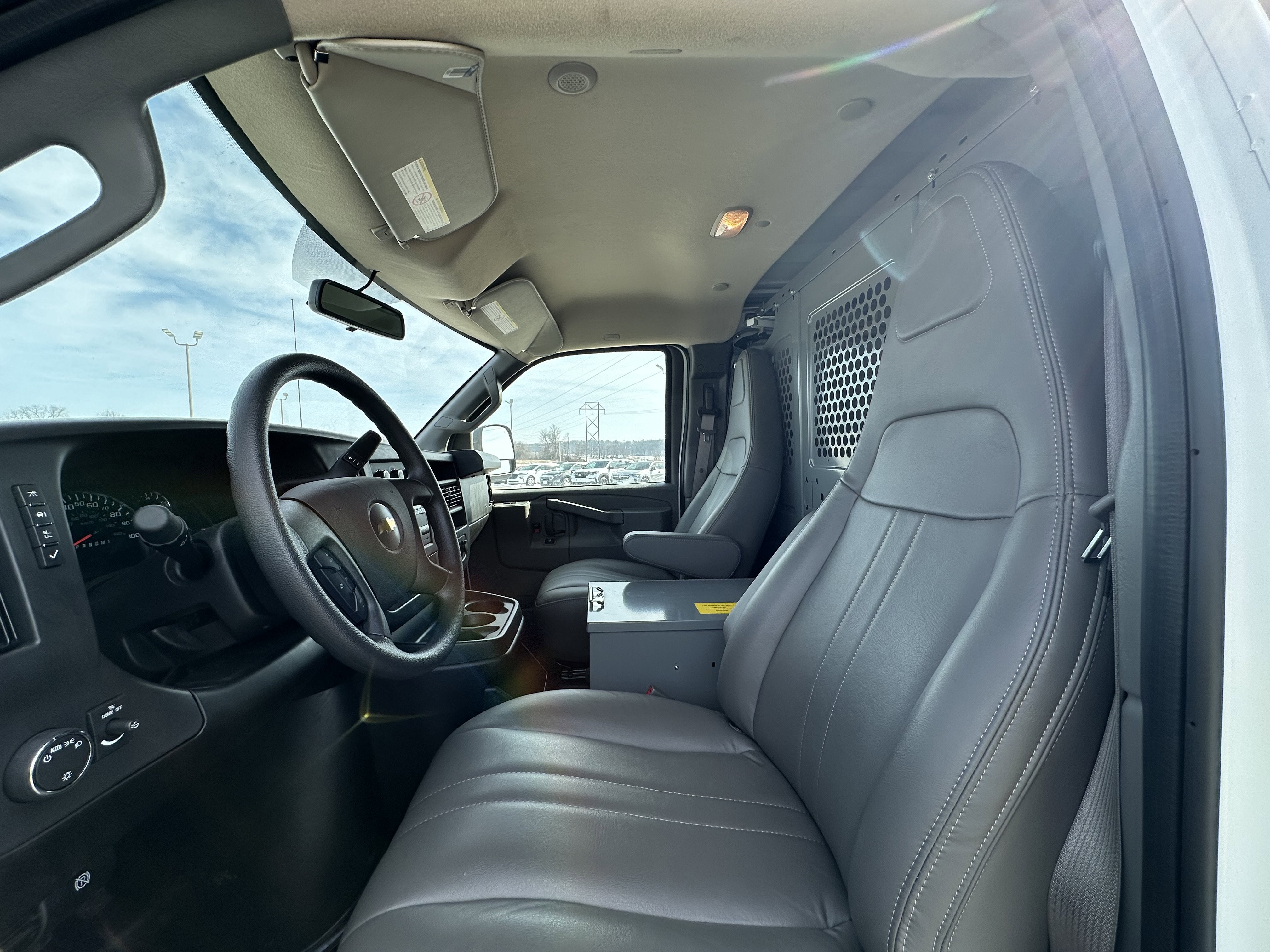 2025 Chevrolet Express Cargo WT