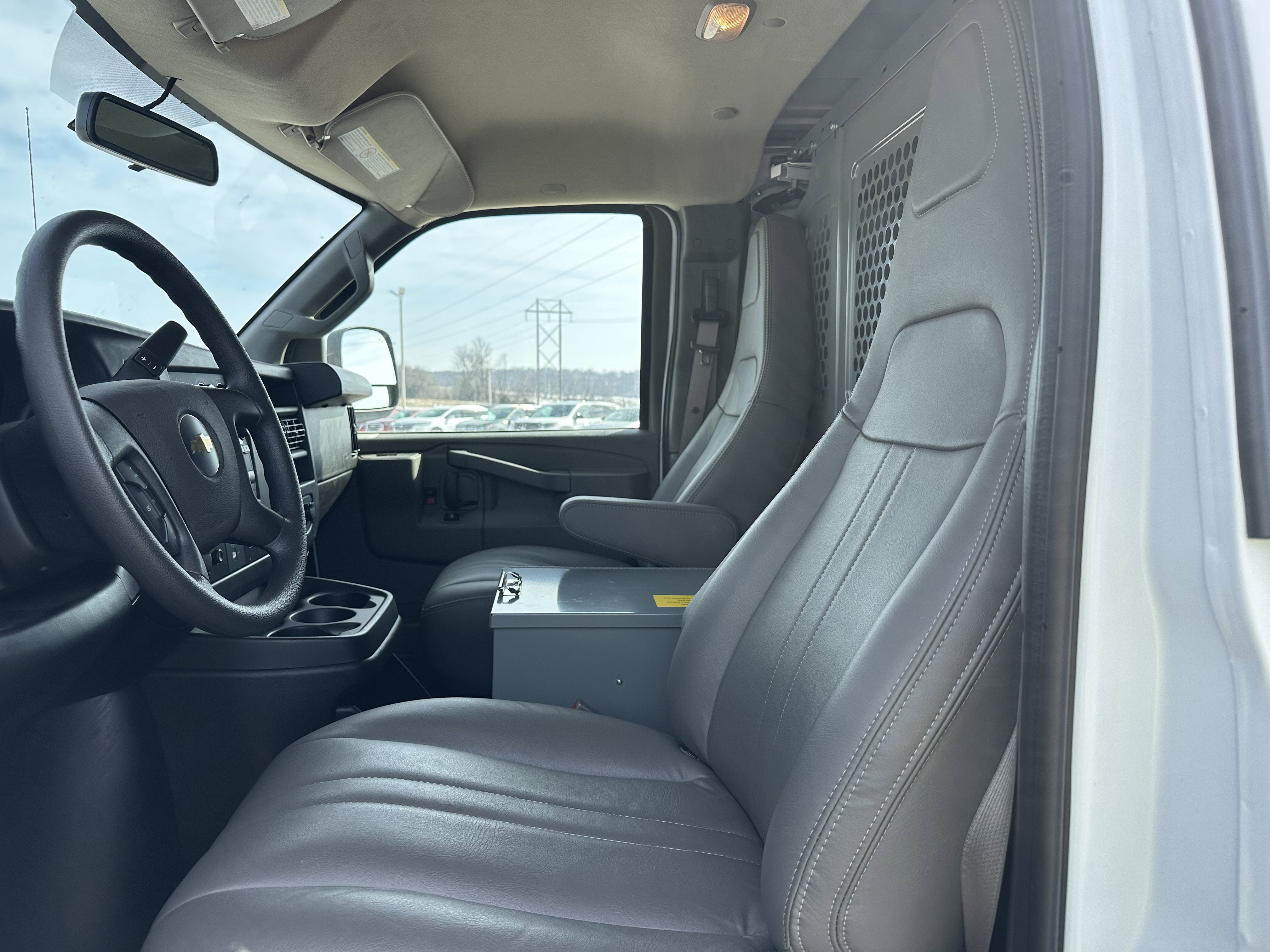 2025 Chevrolet Express Cargo WT