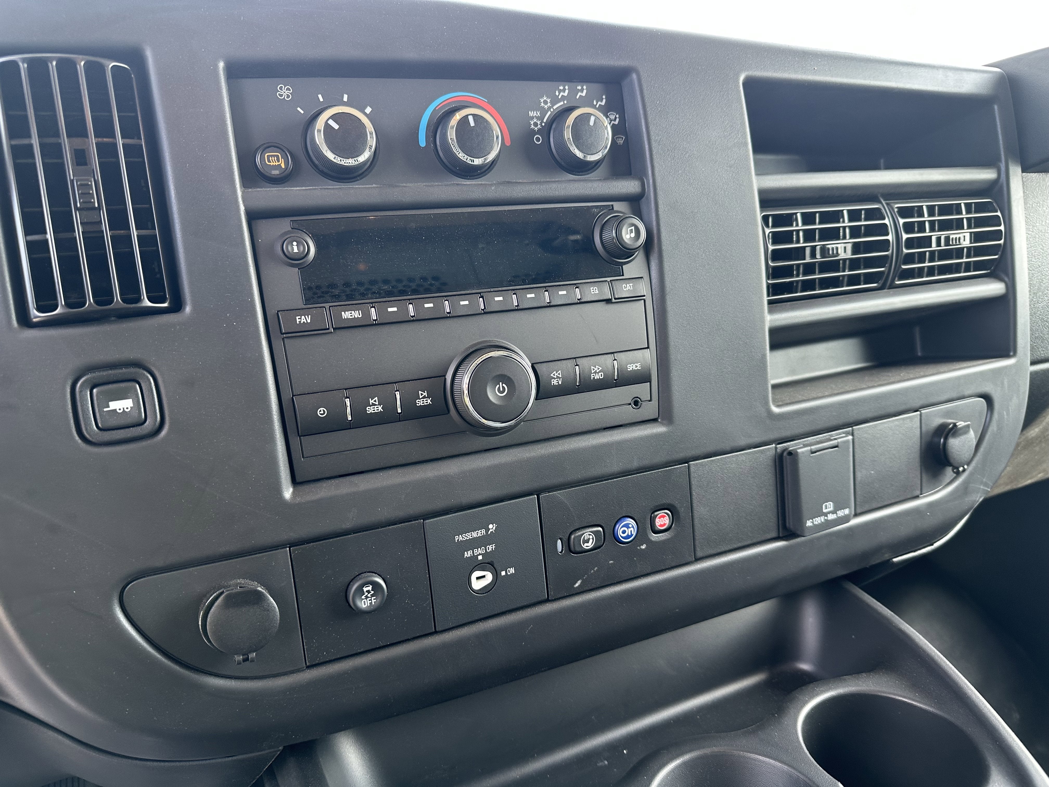 2025 Chevrolet Express Cargo WT