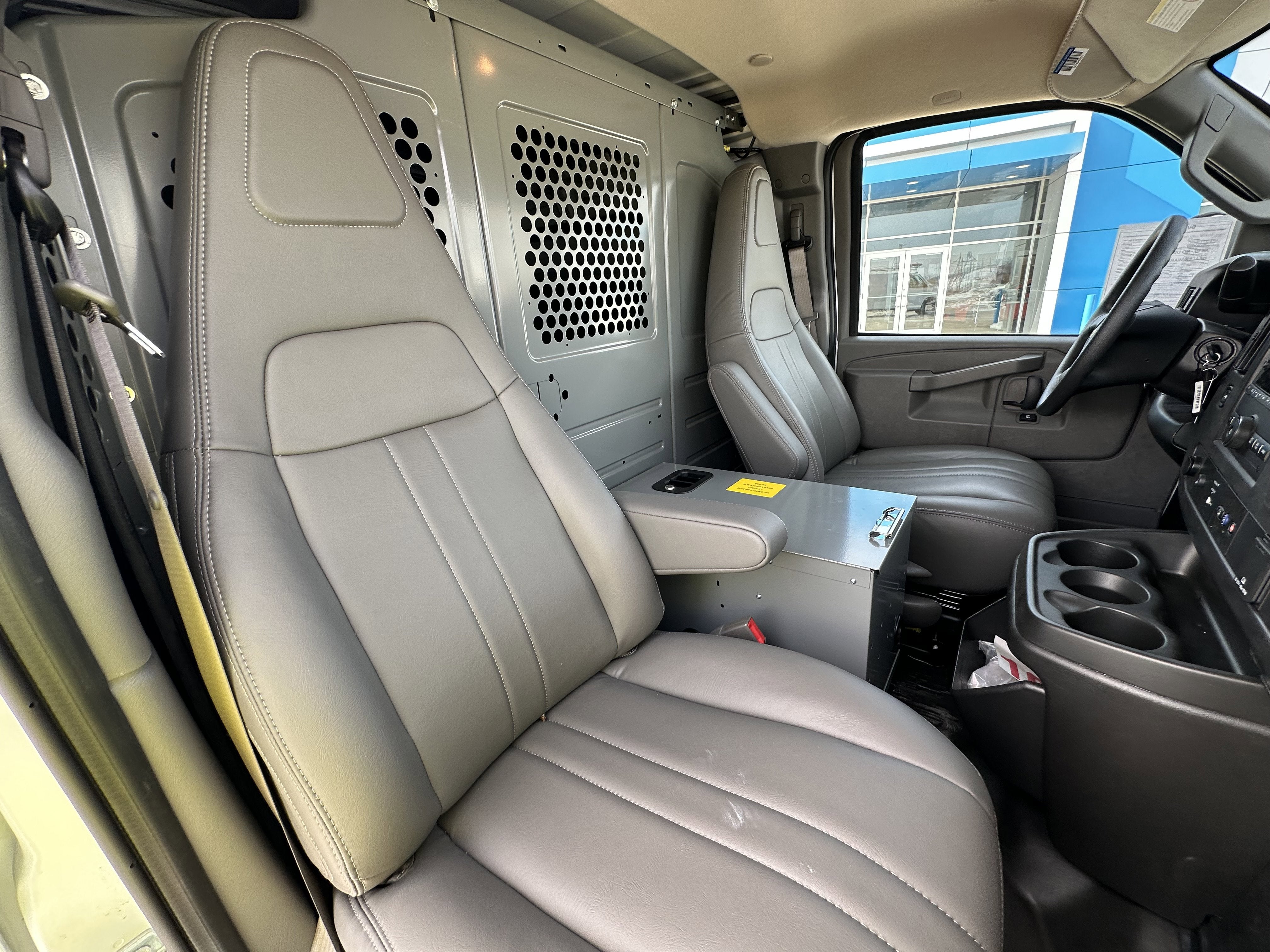 2025 Chevrolet Express Cargo WT