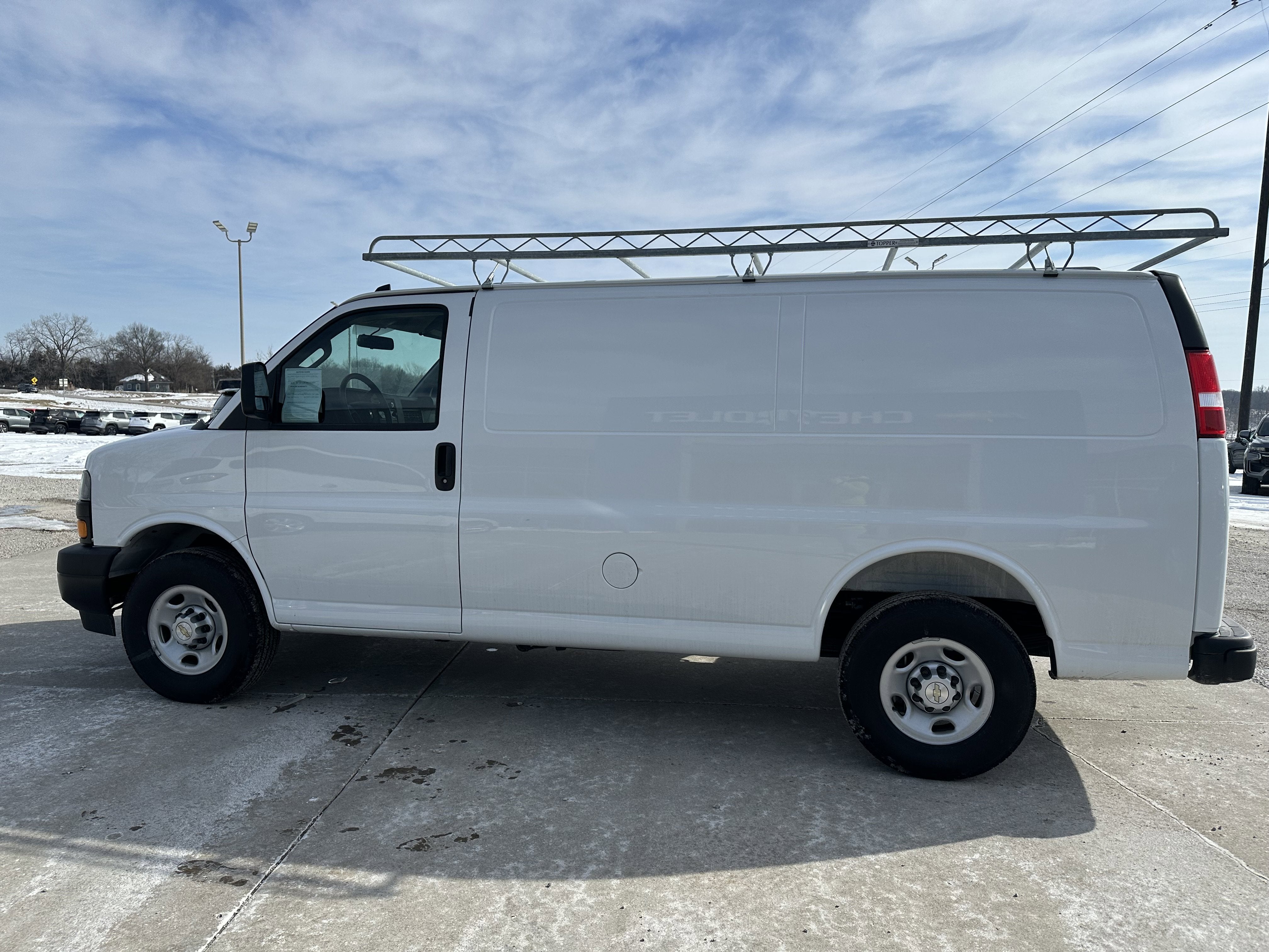 2025 Chevrolet Express Cargo WT