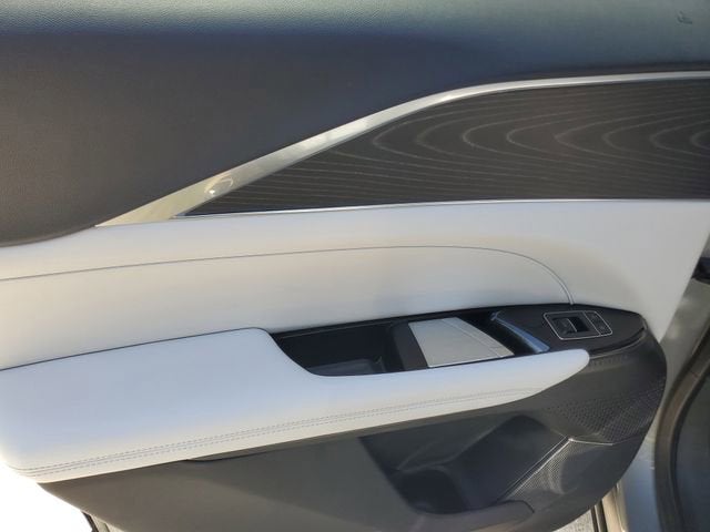 2024 Cadillac LYRIQ Luxury 1