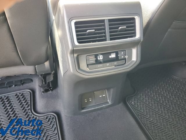 2024 Volkswagen Atlas 2.0T Peak Edition SEL