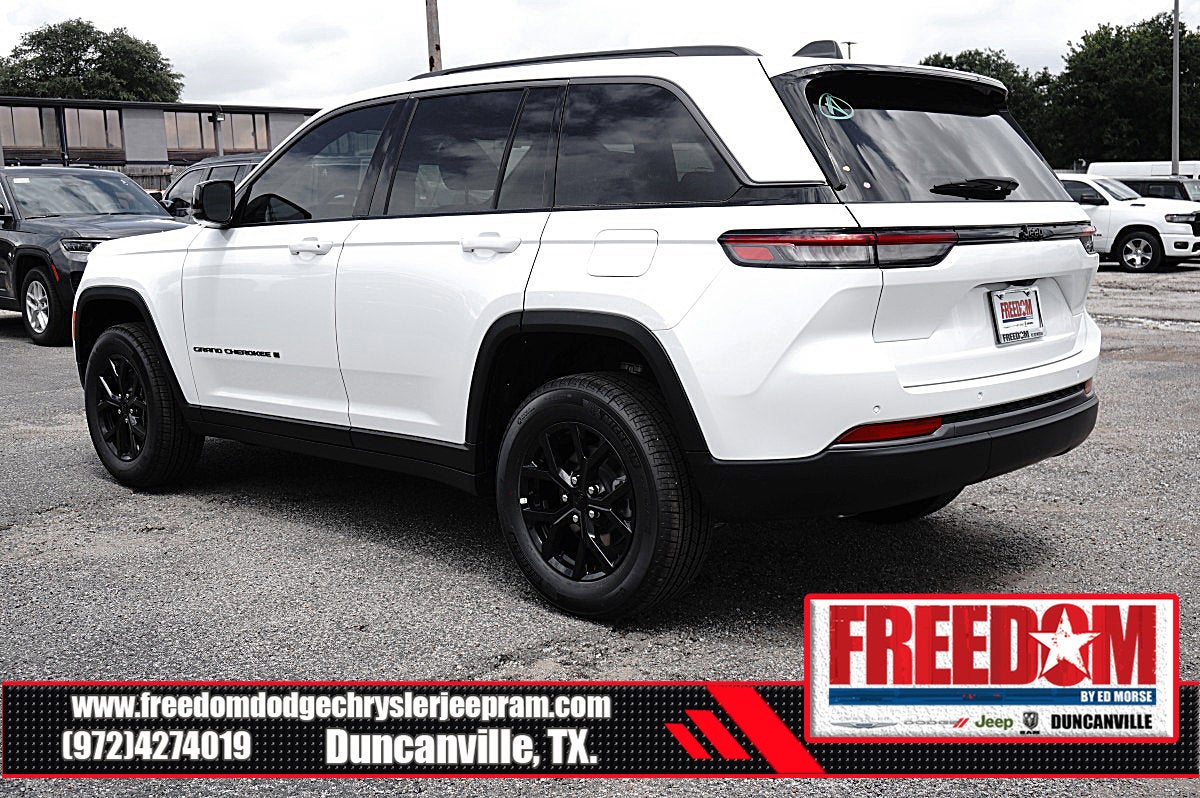 2026 Jeep Grand Cherokee Laredo Altitude