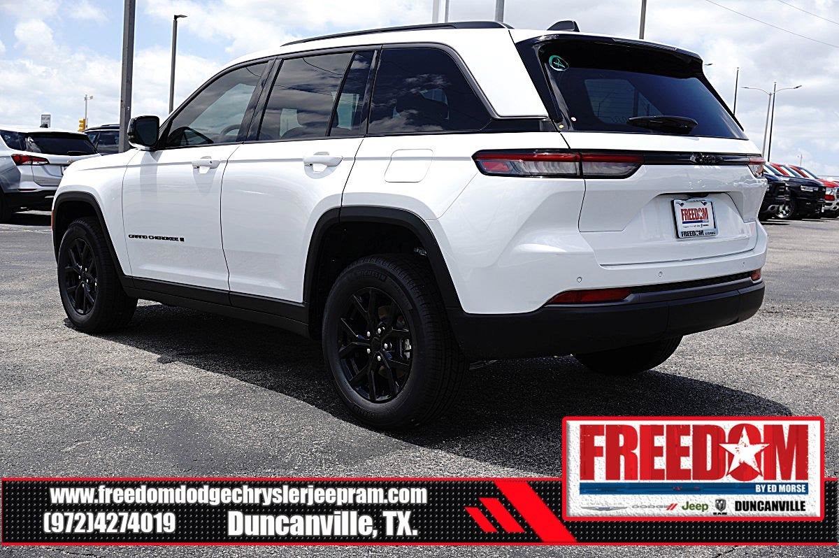 2026 Jeep Grand Cherokee Laredo Altitude