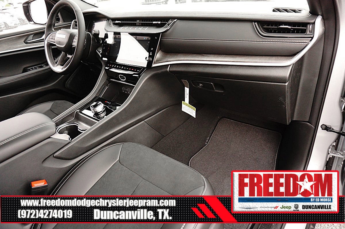 2026 Jeep Grand Cherokee Laredo Altitude