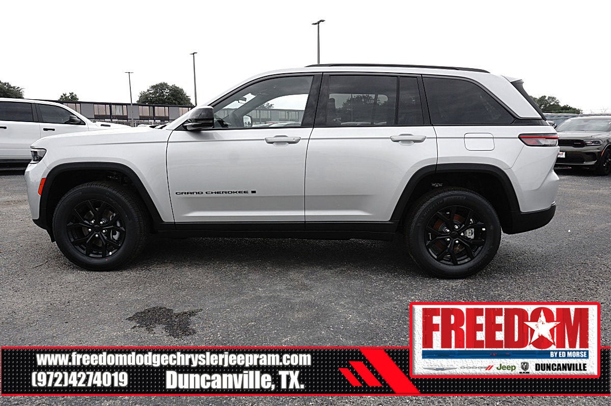 2026 Jeep Grand Cherokee Laredo Altitude