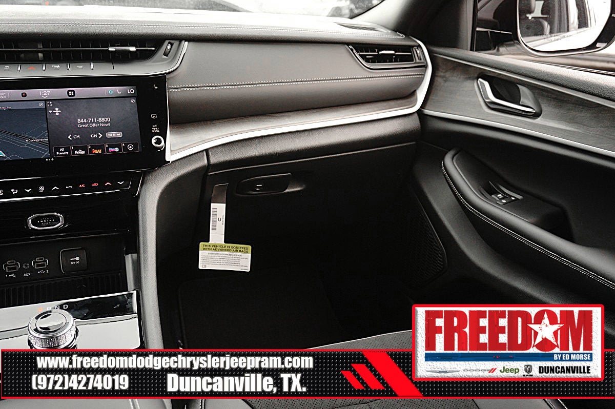 2026 Jeep Grand Cherokee Laredo Altitude