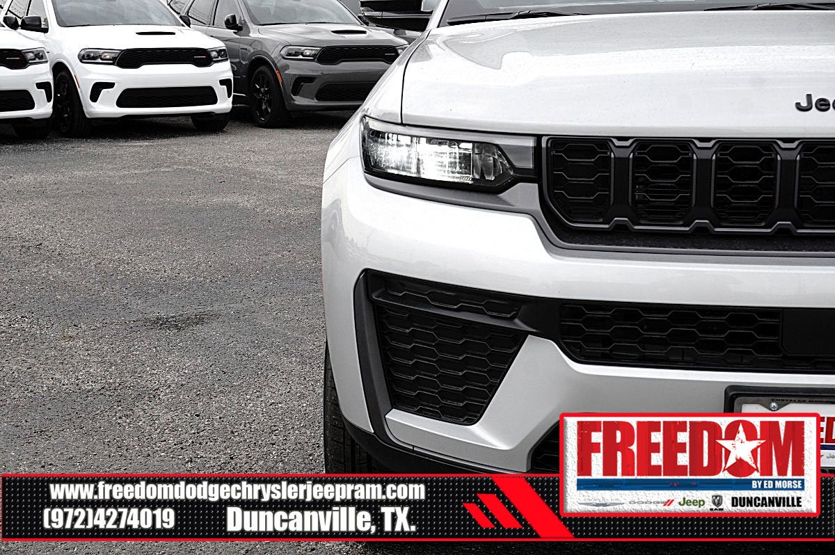 2026 Jeep Grand Cherokee Laredo Altitude